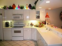 Kitchen.
CLICK on picture to enlarge. Later CLOSE (x) large picture.