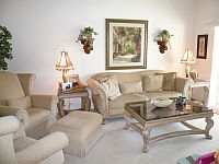 Living room.
CLICK on picture to enlarge. Later CLOSE (x) large picture.
