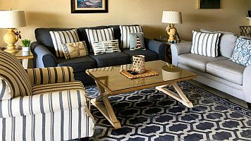 CLICK on picture to enlarge. Command Key F11 makes it even bigger. With the large picture a SLIDE SHOW is automatically activated. To go BACK and FORTH click on the LEFT or RIGHT side of the big picture. To finish the SLIDE SHOW click in the darkened area or on (x).