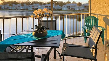 CLICK on picture to enlarge. Command Key F11 makes it even bigger. With the large picture a SLIDE SHOW is automatically activated. To go BACK and FORTH click on the LEFT or RIGHT side of the big picture. To finish the SLIDE SHOW click in the darkened area or on (x).