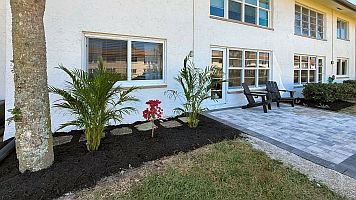 CLICK on picture to enlarge. Command Key F11 makes it even bigger. With the large picture a SLIDE SHOW is automatically activated. To go BACK and FORTH click on the LEFT or RIGHT side of the big picture. To finish the SLIDE SHOW click in the darkened area or on (x).