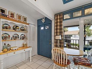 CLICK on picture to enlarge. Command Key F11 makes it even bigger. With the large picture a SLIDE SHOW is automatically activated. To go BACK and FORTH click on the LEFT or RIGHT side of the big picture. To finish the SLIDE SHOW click in the darkened area or on (x).