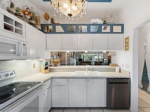 CLICK on picture to enlarge. Command Key F11 makes it even bigger. With the large picture a SLIDE SHOW is automatically activated. To go BACK and FORTH click on the LEFT or RIGHT side of the big picture. To finish the SLIDE SHOW click in the darkened area or on (x).