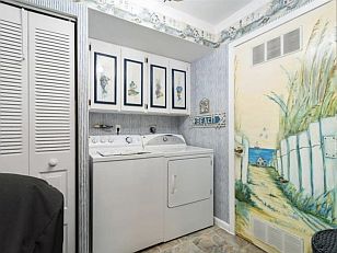 CLICK on picture to enlarge. Command Key F11 makes it even bigger. With the large picture a SLIDE SHOW is automatically activated. To go BACK and FORTH click on the LEFT or RIGHT side of the big picture. To finish the SLIDE SHOW click in the darkened area or on (x).