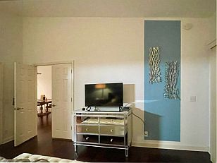 CLICK on picture to enlarge. Command Key F11 makes it even bigger. With the large picture a SLIDE SHOW is automatically activated. To go BACK and FORTH click on the LEFT or RIGHT side of the big picture. To finish the SLIDE SHOW click in the darkened area or on (x).