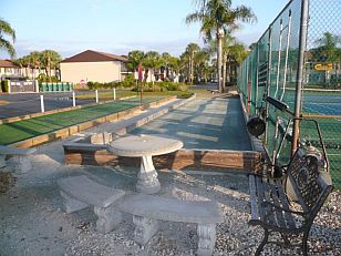 CLICK on picture to enlarge. Command Key F11 makes it even bigger. With the large picture a SLIDE SHOW is automatically activated. To go BACK and FORTH click on the LEFT or RIGHT side of the big picture. To finish the SLIDE SHOW click in the darkened area or on (x).